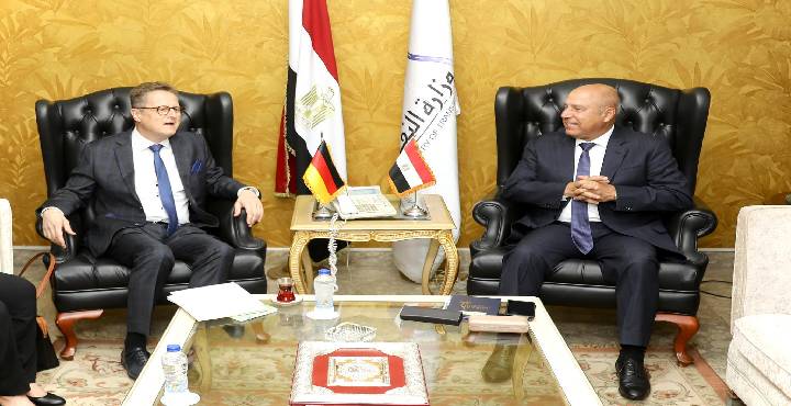 وزير النقل يبحث مع السفير الألماني بالقاهرة تعزيز التعاون المشترك في مجالات النقل المختلفة