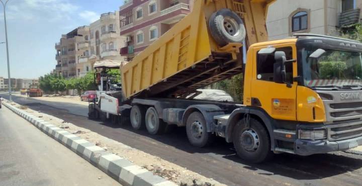 “الإسكان”: تنفيذ عدة أعمال لصيانة ورفع كفاءة الطرق والمرافق بمدن العاشر من رمضان والعبور والصالحية الجديدة