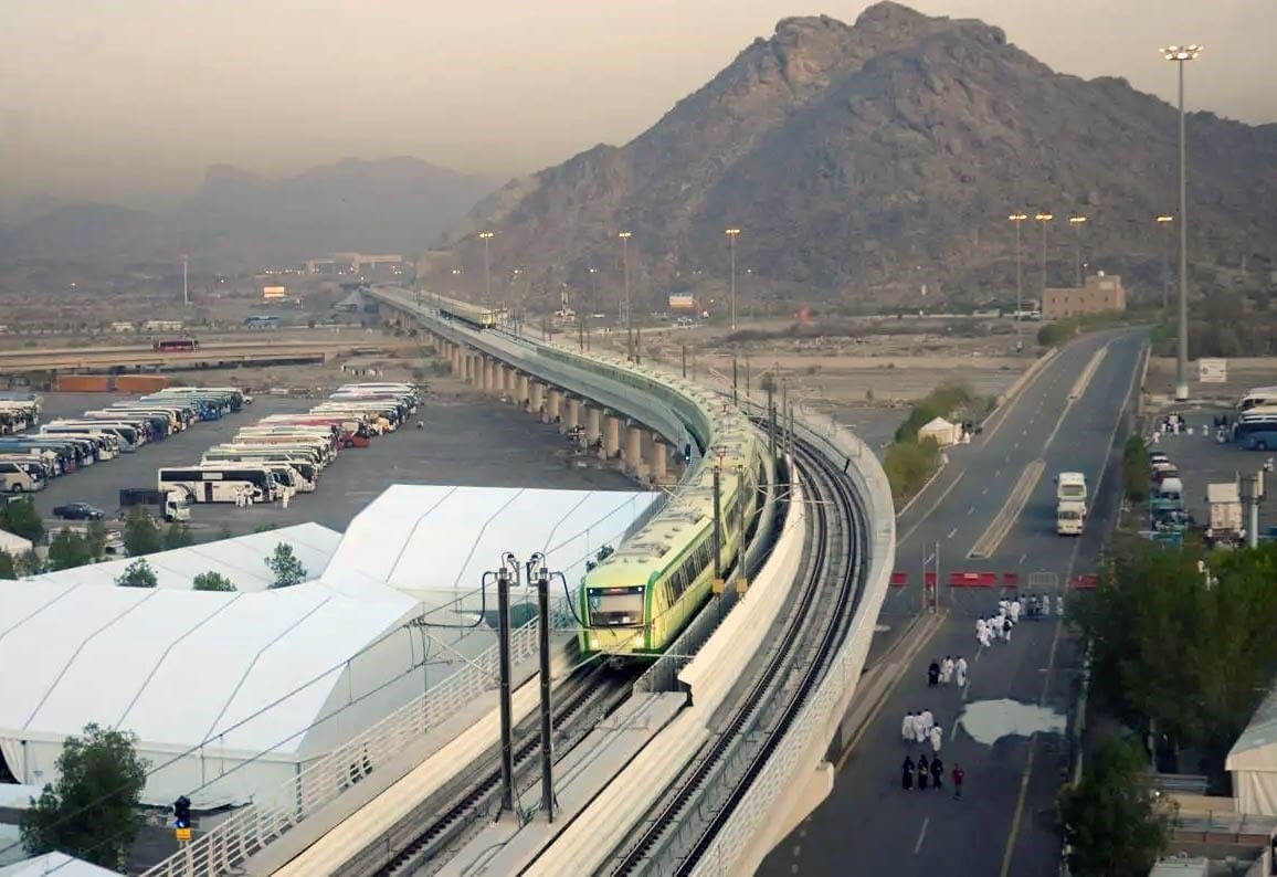 انطلاق أولى رحلات قطار المشاعر المقدسة من مشعر عرفات لخدمة ضيوف الرحمن