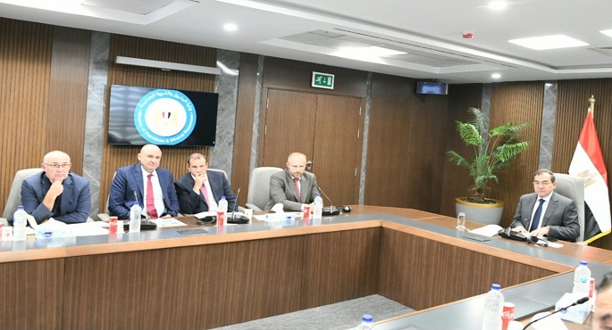 بالصور.. البترول: اعتماد خطة عمل “مناجم ذهب أبومروات” بالصحراء الشرقية
