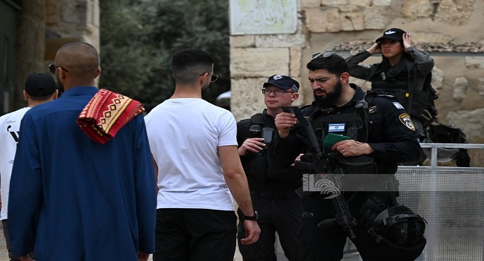 الاحتلال يشدد إجراءاته العسكرية في البلدة القديمة ويمنع العشرات من دخول الأقصى
