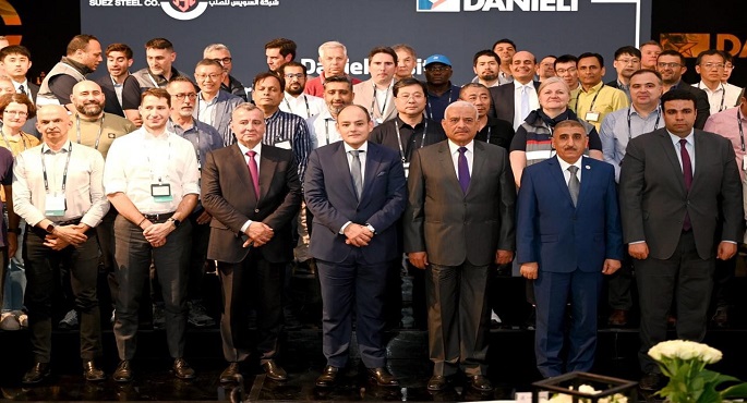 بالصور.. وزير التجارة يلتقي ممثلي 137 شركة عالمية متخصصة في إنتاج الحديد والصلب