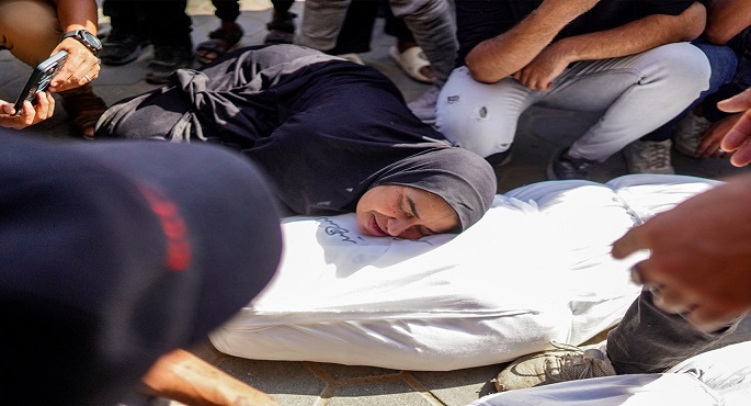 استشهاد وإصابة عشرات الفلسطينيين جراء الحرب الإسرائيلية المتواصلة على قطاع غزة لليوم الـ 301