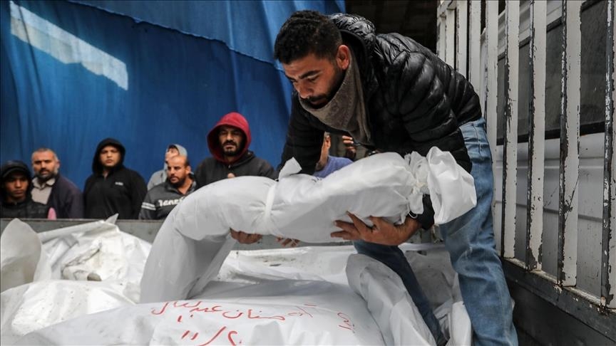 6 شهداء فلسطينيين في قصف الاحتلال خيمة لنازحين في خان يونس