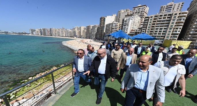 وزير الإسكان ومحافظ الإسكندرية يختتمان جولتهما بتفقد مشروع توسعة كورنيش الإسكندرية من المنتزه إلى فندق المحروسة
