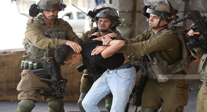 قوات الاحتلال الإسرائيلي تعتقل 12 فلسطينيا من الضفة الغربية