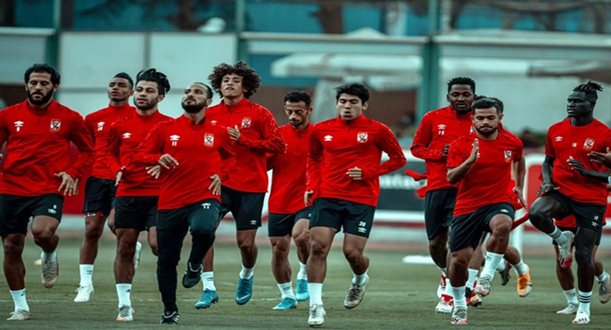 الأهلى يسعى لإحكام قبضته على درع الدوري الليلة أمام سموحة على شط الإسكندرية