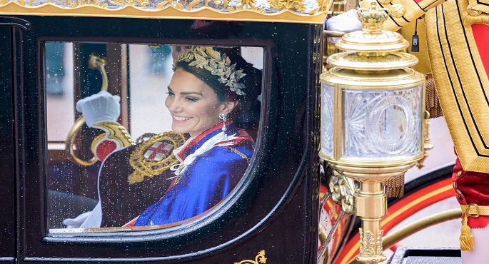 الأميرة كيت تظهر لأول مرة منذ بدء علاجها من السرطان في عيد ميلاد الملك تشارلز