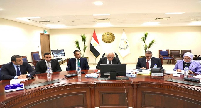 بالصور.. وزير التربية والتعليم يتابع امتحانات الثانوية العامة من خلال غرفة العمليات المركزية بالوزارة