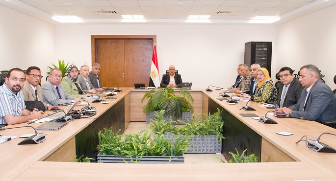بالصور..وزير الرى يتابع حالة الرى والموقف المائى بالمحافظات خلال فترة أقصي الإحتياجات المائية الحالية