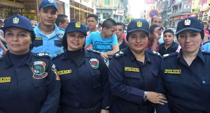 تواجد لافت لعناصر الشرطة النسائية لتأمين احتفالات المواطنين بعيد الأضحى المبارك