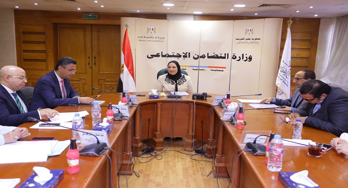 “القباج” تناقش مقترح تنمية موارد صندوق نظام تأمين الأسرة