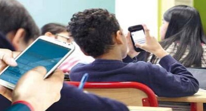 لأطفال أسعد وتعليم أفضل.. لوس أنجيلوس تحظر الهواتف في المدارس