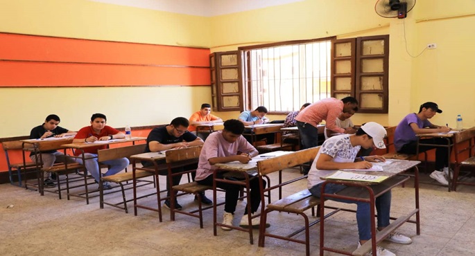 طلاب الثانوية دور ثان يؤدون اليوم امتحان الجيولوجيا وعلم النفس والتفاضل