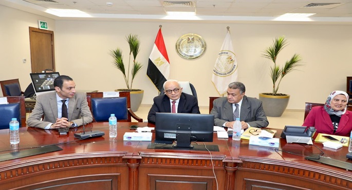 بالصور: وزير التربية والتعليم يتابع ثاني أيام امتحانات الثانوية العامة من خلال غرفة العمليات المركزية بالوزارة
