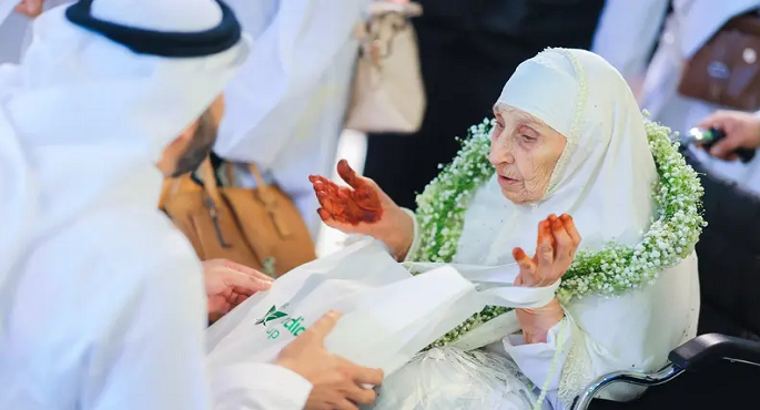 جزائرية بعمر الـ130 تصل أرض الحرمين لأداء مناسك الحج