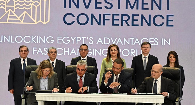 بالصور.. رئيس الوزراء يشهد توقيع اتفاقية دراسة جدوى لتصنيع السيارات بشرق بورسعيد