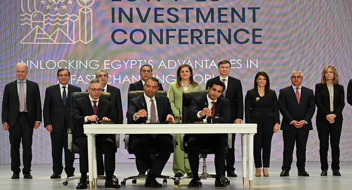بالصور.. رئيس الوزراء يشهد توقيع اتفاقية لإنتاج الأمونيا الخضراء بدمياط