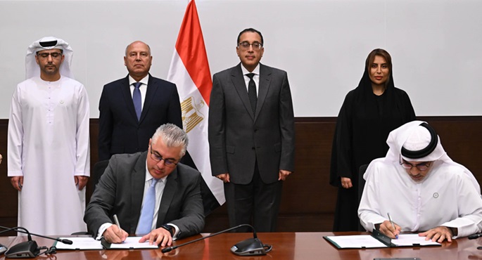 بالصور.. رئيس الوزراء يشهد توقيع العقد النهائي لمنح التزام بناء وتطوير وإدارة لمحطات السفن السياحية بين موانئ البحر الأحمر وأبوظبي