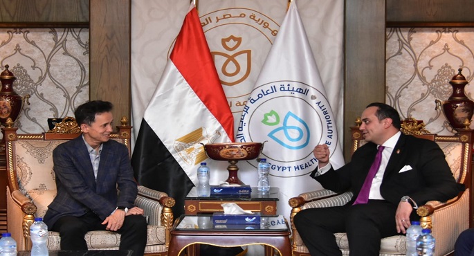 بالصور.. رئيس هيئة الرعاية الصحية يبحث مع الرئيس التنفيذي لسامسونج مصر التعاون في مجالات تجهيزات المنشآت الصحية والمستشفيات الافتراضية