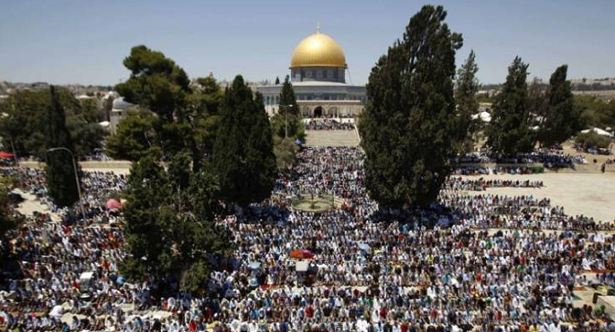 آلاف الفلسطينيين يؤدون صلاة عيد الأضحى بـ الأقصى فى ظل تضييق أمنى للاحتلال