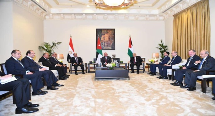 قمة مصرية أردنية فلسطينية تؤكد ضرورة الوقف الفوري لإطلاق النار وفتح المعابر البرية بغزة