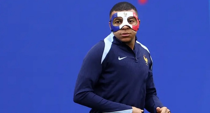 “يويفا” يمنع مبابي من ارتداء قناعه الجديد