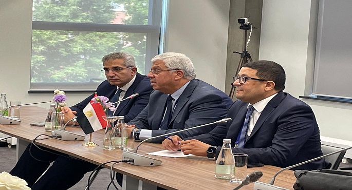 بالصور ..على هامش اجتماع وزراء التعليم العالي لدول البريكس بروسيا: وزير التعليم العالى يلتقي بوزير التعليم الإماراتي