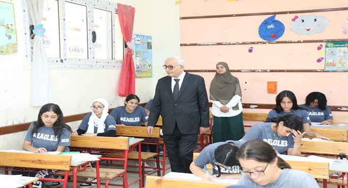 بالصور .. وزير التربية والتعليم يتفقد عددا من لجان امتحانات الثانوية العامة