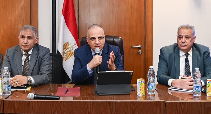 بالصور.. وزير الري يؤكد الحرص على تحسين بيئة العمل ومتابعة كل ما يخص العاملين بالوزارة