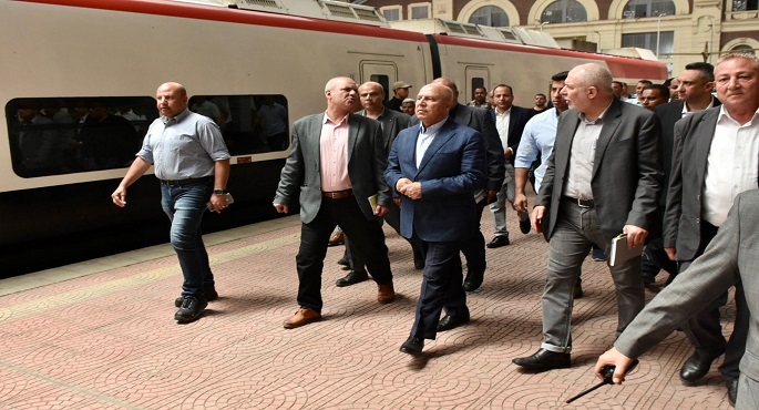 بالصور..وزير النقل يتفقد محطة مصر بالإسكندرية للاطمئنان على استعدادات عيد الأضحى المبارك