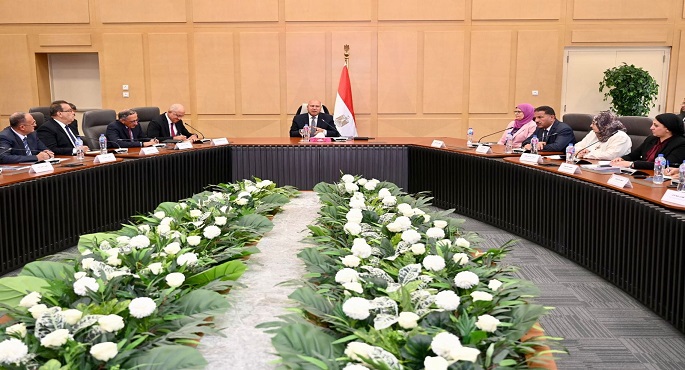 بالصور..الوزير يعقد اجتماعا موسعا لاستعراض خطة الوزارة خلال المرحلة المقبلة للنهوض بقطاع الصناعة في مصر