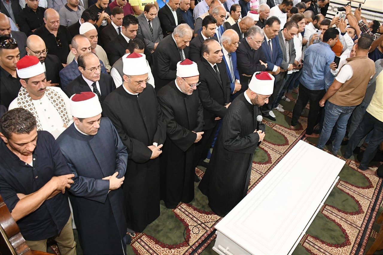 بالصور.. وزير الأوقاف ومفتي الجمهورية ورئيس الوزراء الأسبق ورئيس البرلمان السابق يشهدون صلاة الجمعة من مسجد عمر مكرم