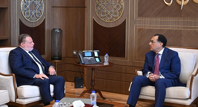 بالصور .. رئيس الوزراء يبحث مع محافظ البنك المركزي ملفات التعاون المشتركة خلال المرحلة المقبلة