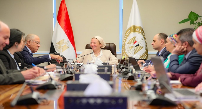 بالصور .. وزيرة البيئة تبحث مع رئيس اتحاد الصناعات الفرص الاستثمارية في مجال الصناعة الخضراء