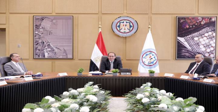 بالصور ..وزير المالية: سنعمل على مساندة الفئات الأولى بالرعاية.. وخفض المديونية