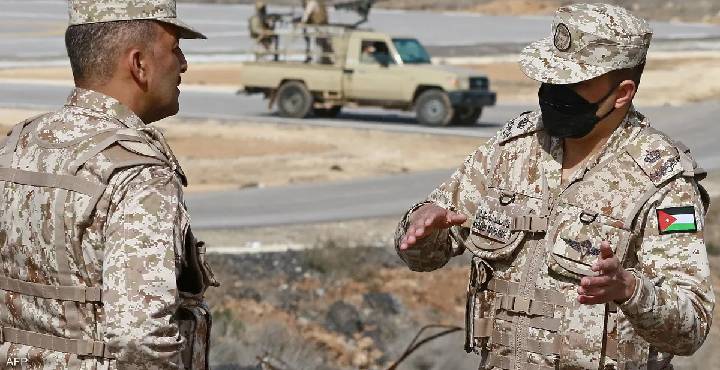 الجيش الأردني يحبط محاولة تهريب مواد مخدرة عن طريق جسم طائر قادم من سوريا