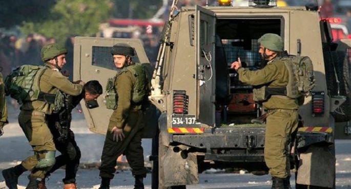 الاحتلال يعتقل 22 مواطنا من الضفة ما يرفع الحصيلة إلى 9800 منذ بدء العدوان