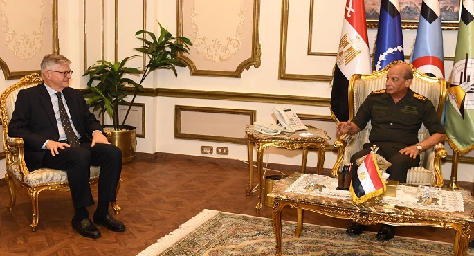 بالفيديو.. وزير الدفاع يلتقي وكيل سكرتير عام الأمم المتحدة لعمليات حفظ السلام