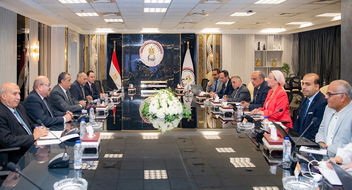 بالصور.. وزراء الإنتاج الحربي والبيئة والكهرباء يبحثون الموقف التنفيذي لعدد من موضوعات التعاون المشترك