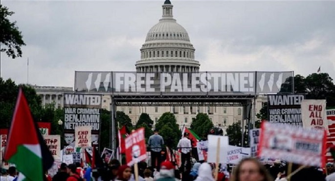 الآلاف يتظاهرون تأييدا للفلسطينيين خارج مبنى الكونجرس بالتزامن مع خطاب نتنياهو