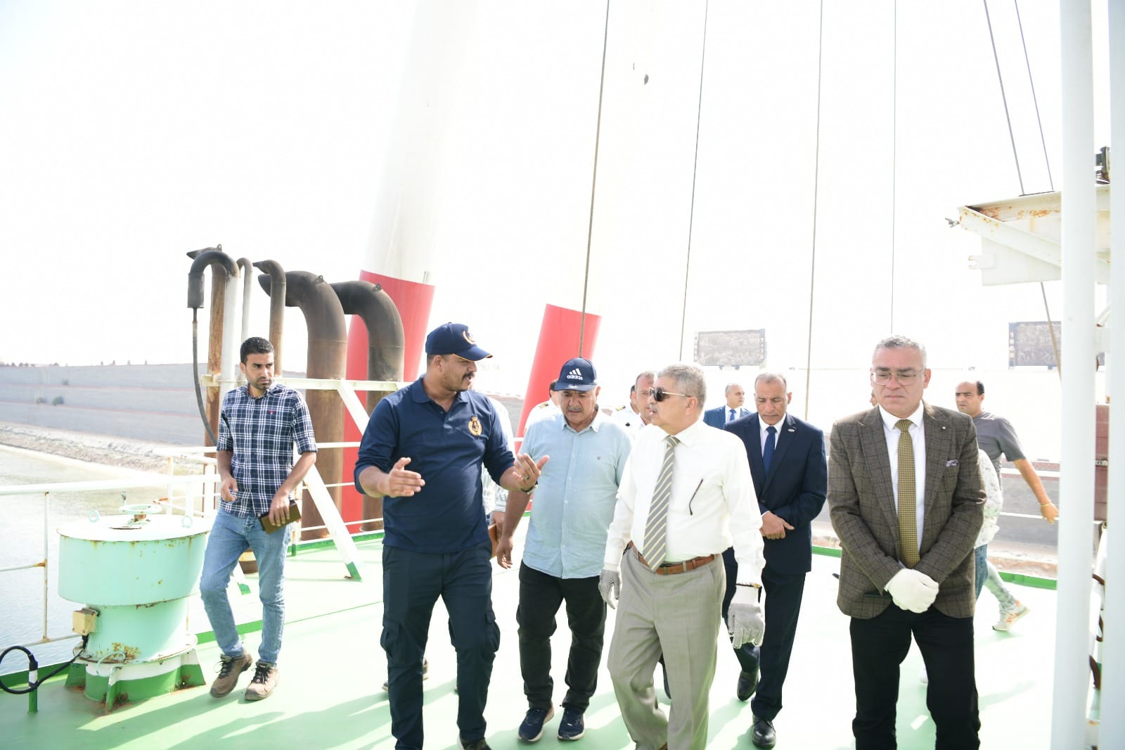 بالصور.. الفريق أسامة ربيع.. يتفقد أحدث الروافع البحرية ضمن استراتيجية تطوير الأسطول البحري