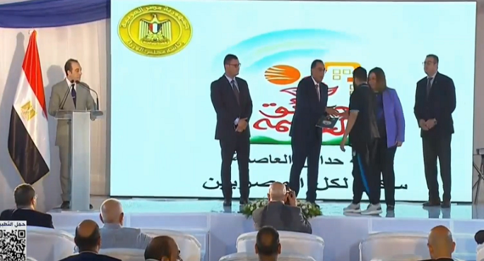 بالصور .. رئيس الوزراء يسلم عقود وحدات المبادرة الرئاسية “سكن لكل المصريين” بحدائق العاصمة