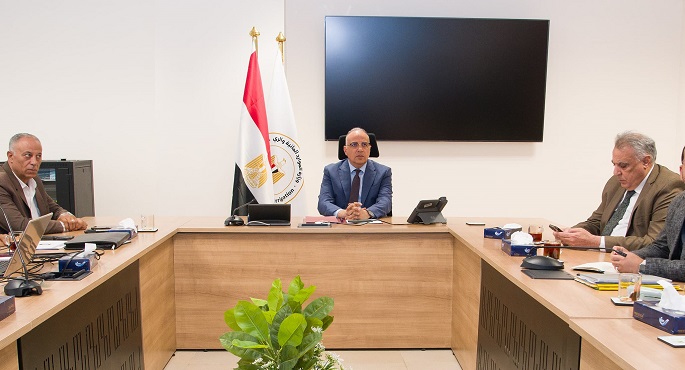 بالصور.. وزير الرى يتابع الموقف المائى بمحافظة أسوان خلال فترة أقصى الإحتياجات المائية