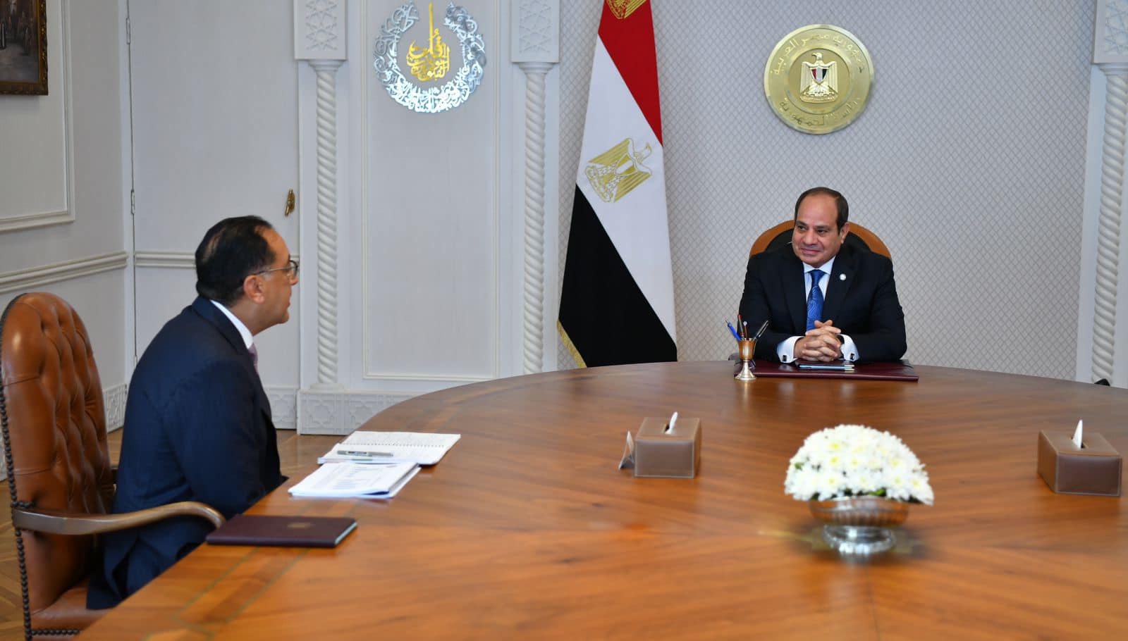 الرئيس السيسي يبحث مع رئيس الوزراء عددا من ملفات العمل الحكومي