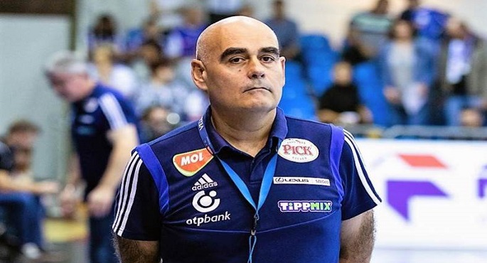 تمديد عقد المدرب خوان كارلوس باستور مع المنتخب الوطني لليد حتى يونيو 2025