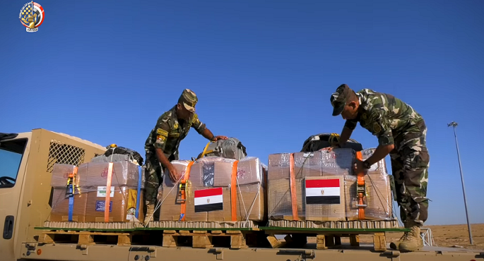 مصر تواصل الإسقاط الجوي للمساعدات والمعونات الإغاثية لقطاع غزة