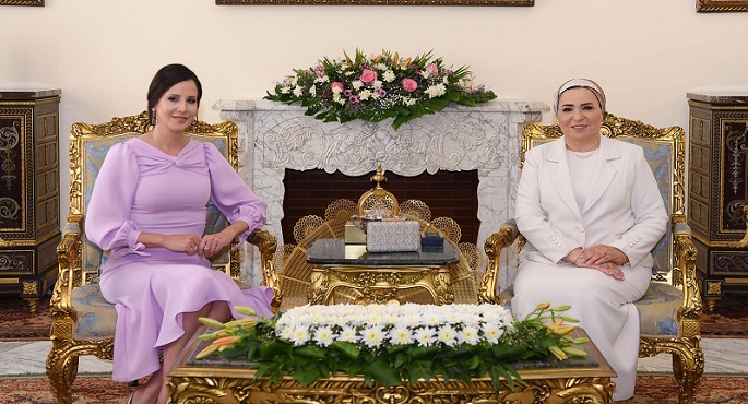بالصور.. انتصار السيسي ترحب بقرينة الرئيس الصربي في مصر