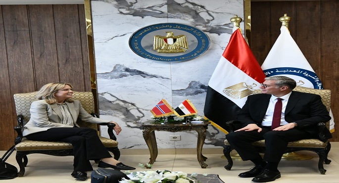 وزير البترول يبحث مع سفيرة النرويج بالقاهرة تنفيذ مشروع إنتاج الهيدروجين الأخضر