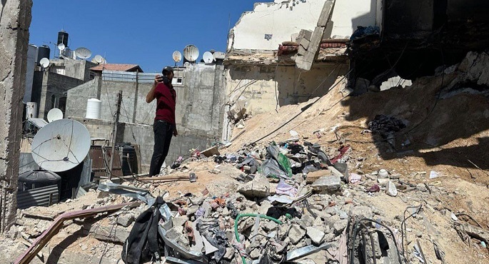 استشهاد طفل وامرأة فلسطينيين جراء قصف مُسيرة إسرائيلية لمخيم “طولكرم” بالضفة الغربية